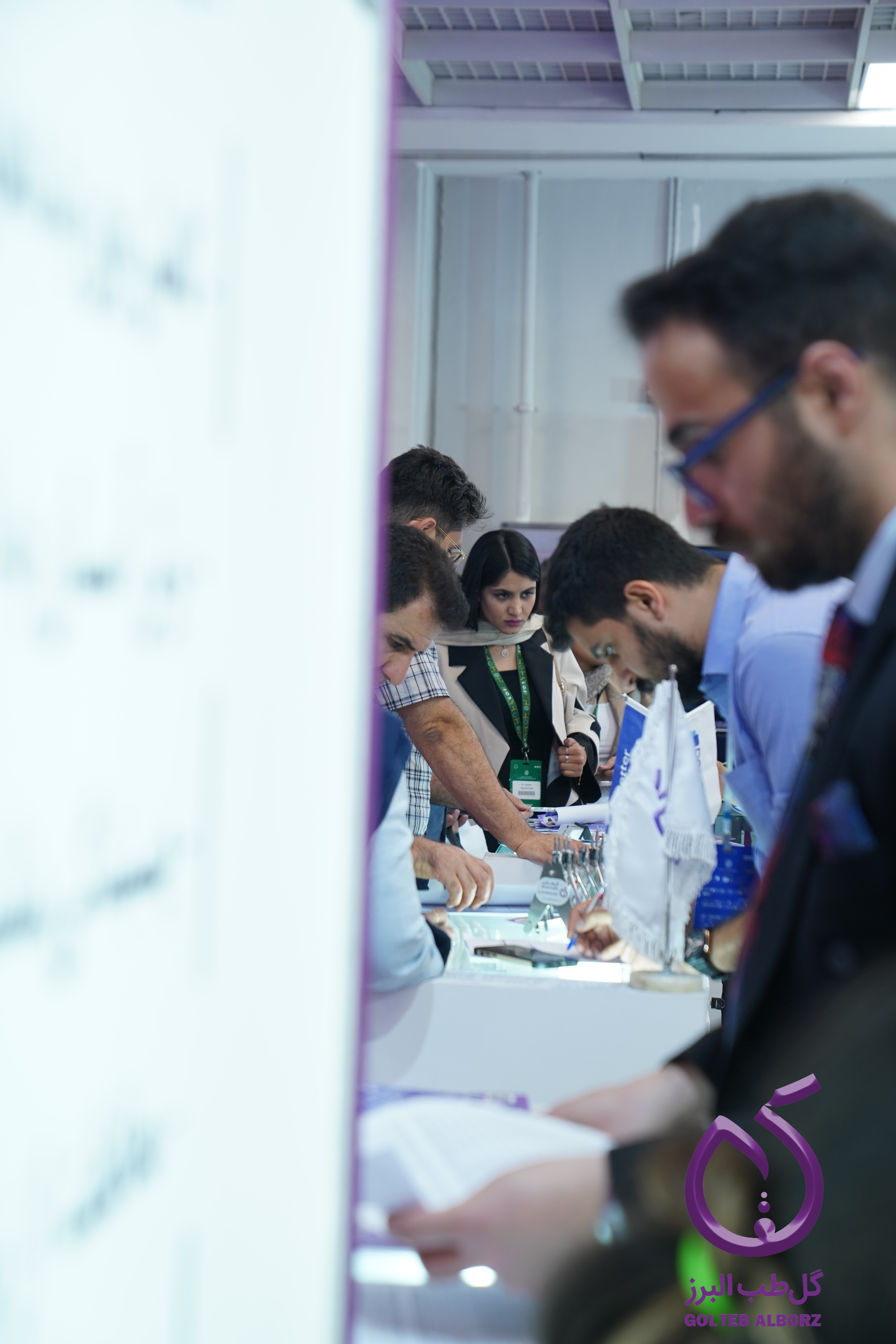 غرفه دندانپزشکی گل طب البرز در ایران مال - اکسیدا 2025